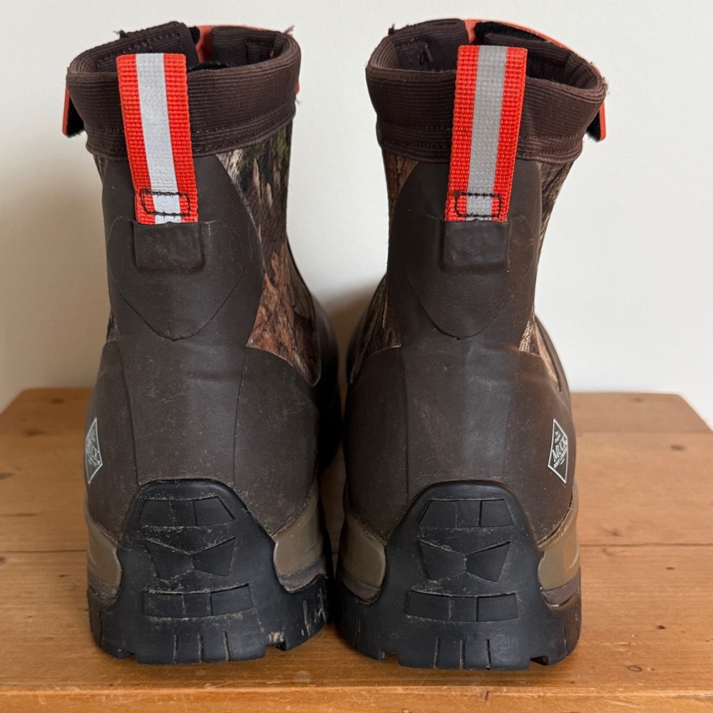 Muck Boots Men's Apex Mid Zip boots.
Some dirt on treads, but little to no wear. - Picture 6 of 6